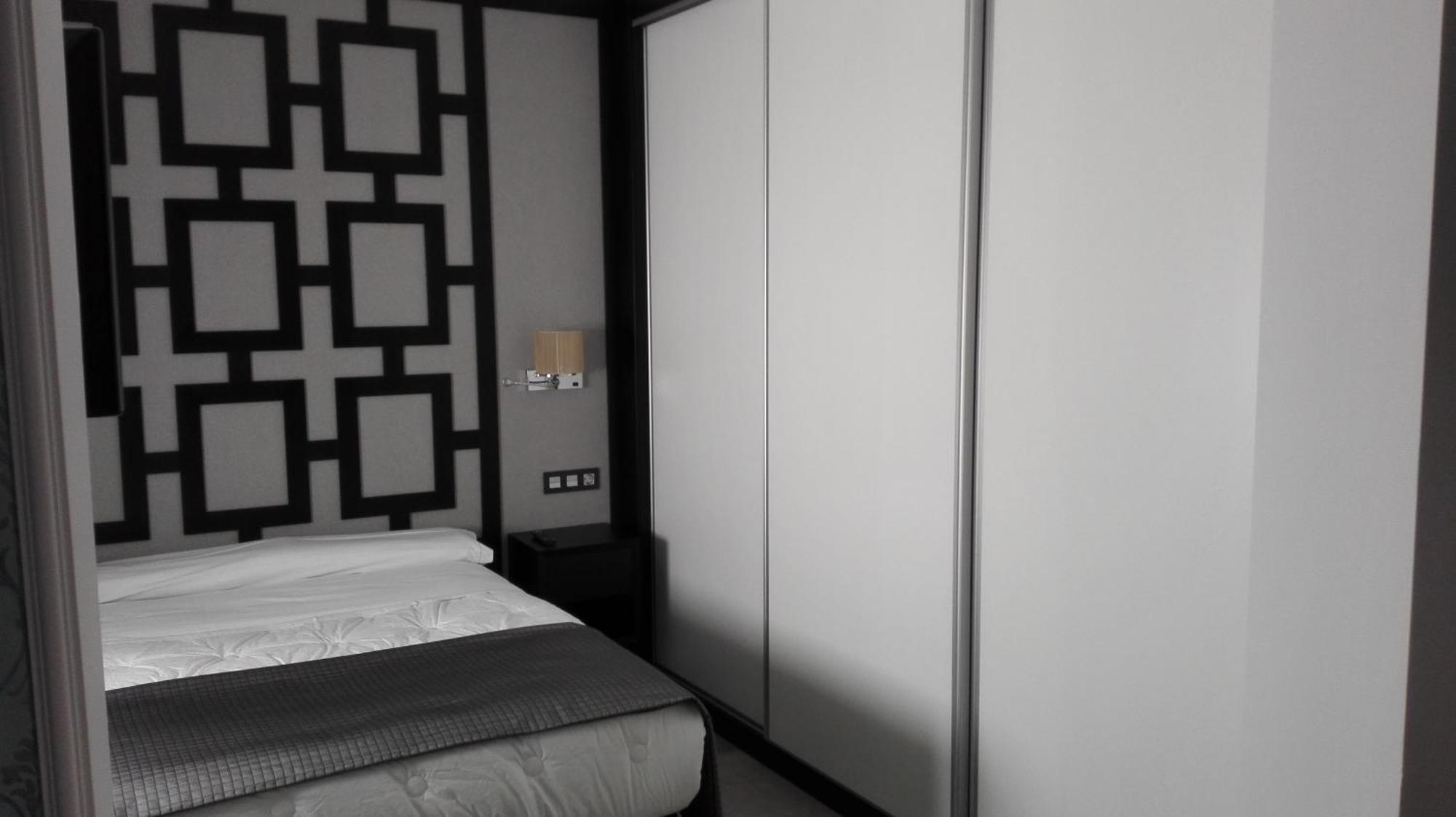 Apartamentos Las Palmeras Palma del Río Pokoj fotografie